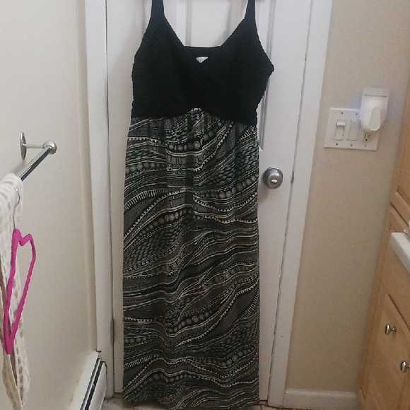 Bethany Dresses & Skirts - Elegant Black and Gray Patterned Maxi Dress